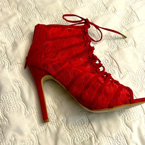 JustFab Shoes - Just fab shoes red lace high heels.
